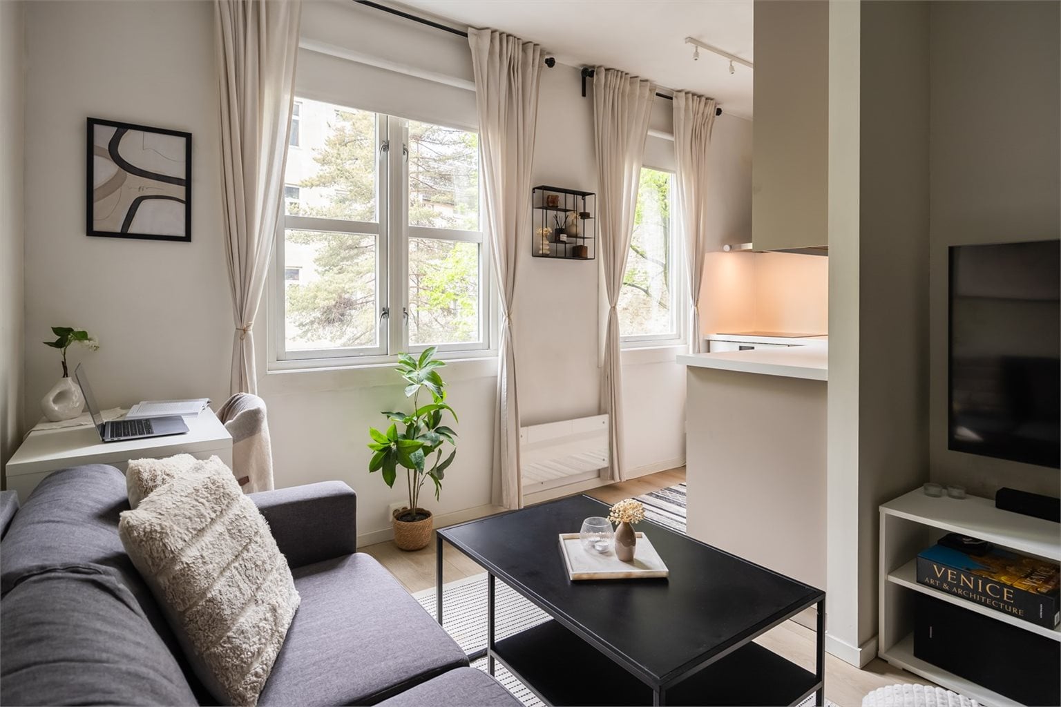 Velkommen til Håkon Jarls gate 2 - En sentral og oppgradert studioleilighet vendt ut mot bakgård med attraktiv beliggenhet på populære Elgeseter.  (Foto: Stian Hatling)