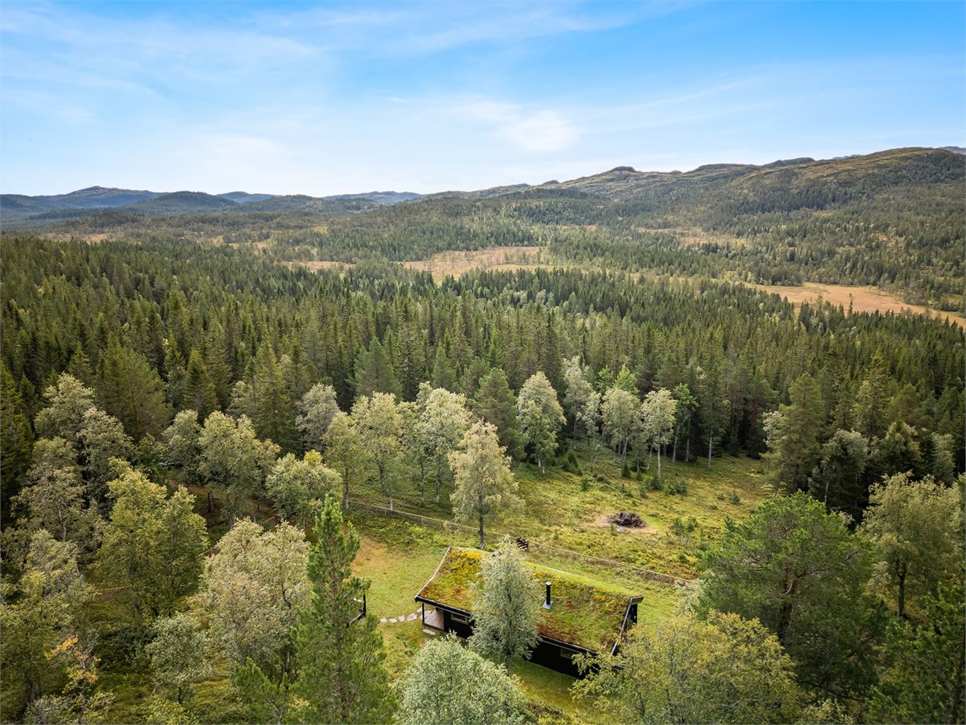 Her får du gode turmuligheter sommer som vinter rett utenfor hyttedøra.