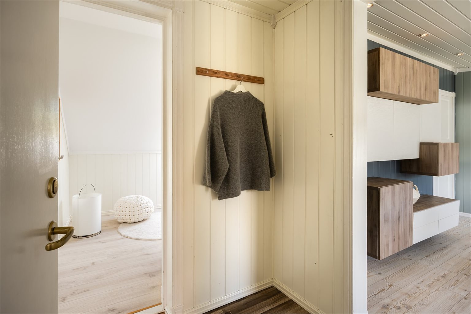 Entré på 2,5 m² med plass til oppbevaring av sko og yttertøy.