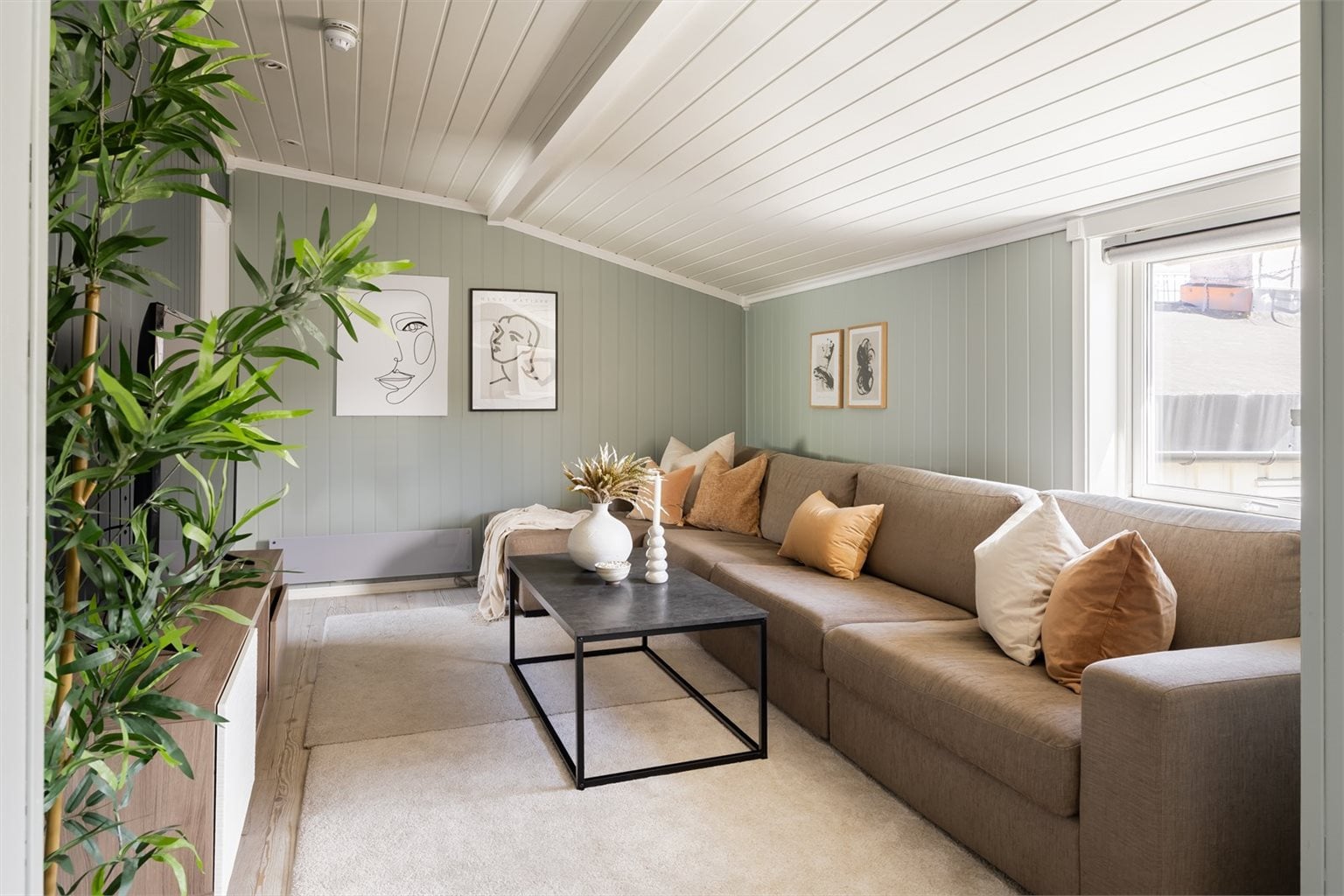 Velkommen til Dronningens gate 31 - En innbydende og velholdt 2-roms loftsleilighet med attraktiv beliggenhet i hjertet av Trondheim. (Foto: Stian Hatling)