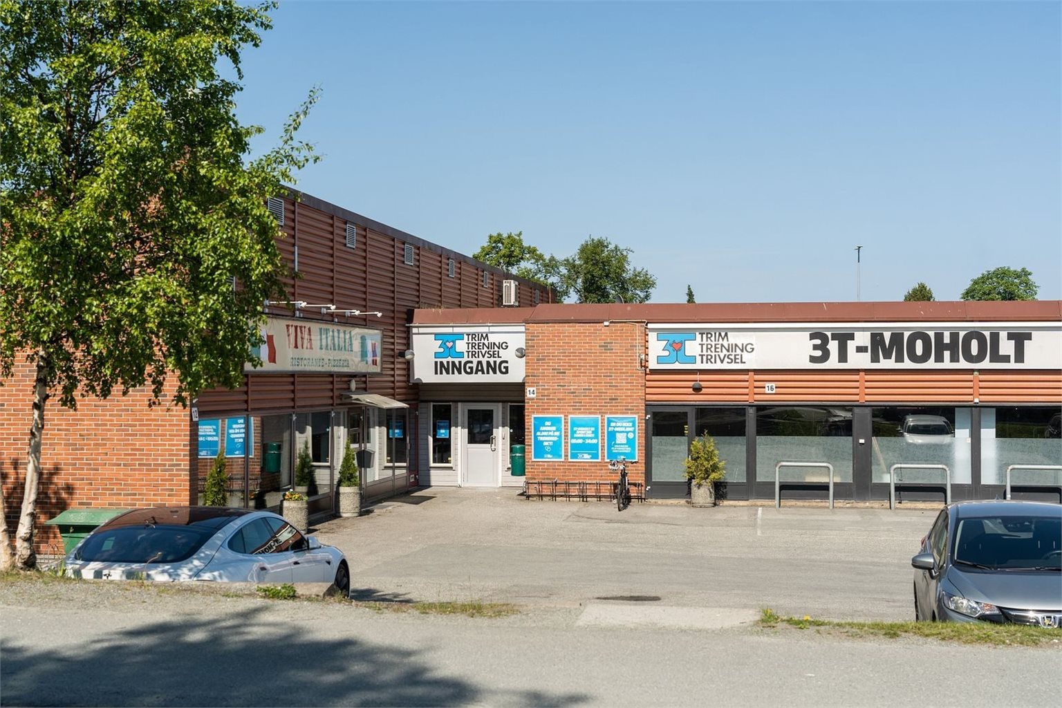 3T treningssenter på Moholt ligger i sykkelavstand fra leiligheten på bare 3 minutter. Rett ved er det også et CrossFit senter med store og luftige lokaler på hele 400 m².
