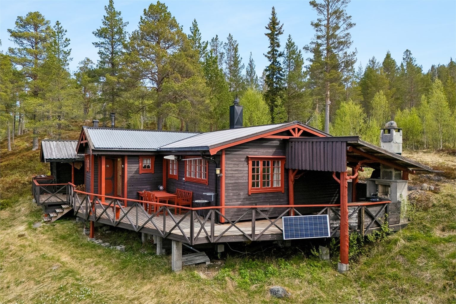 Heimdal Eiendomsmegling v/ Jon Herman Gulbrandsen ønsker velkommen til Renåbjørgvegen 234! Foto: EFKT v/ Matthias Herzog