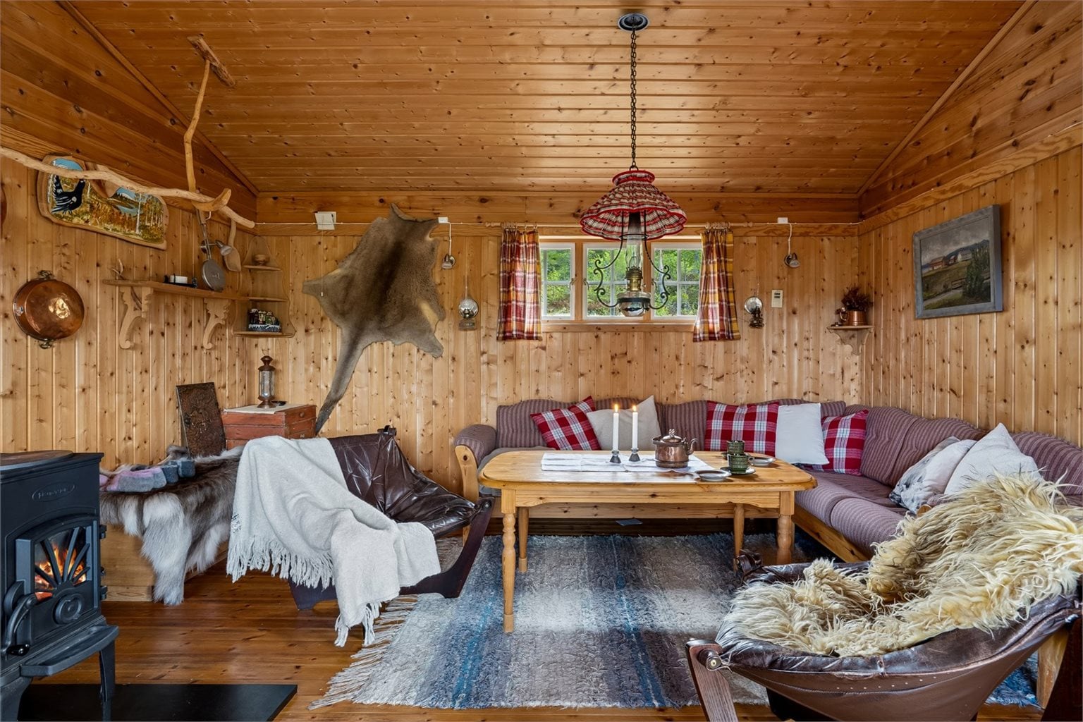 Gode møbleringsmuligheter med plass til stor sofa