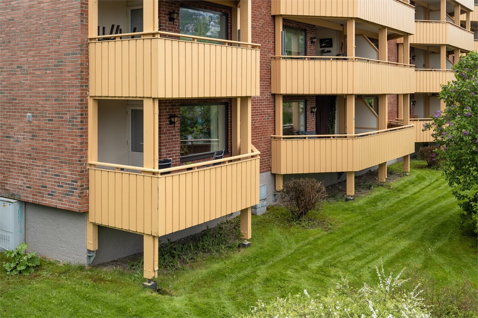 Veldrevet borettslag i rolige og stabile omgivelser. Videre har beboerne tilgang til felles vaske- og tørkerom i kjelleren, samt sykkelbod.
