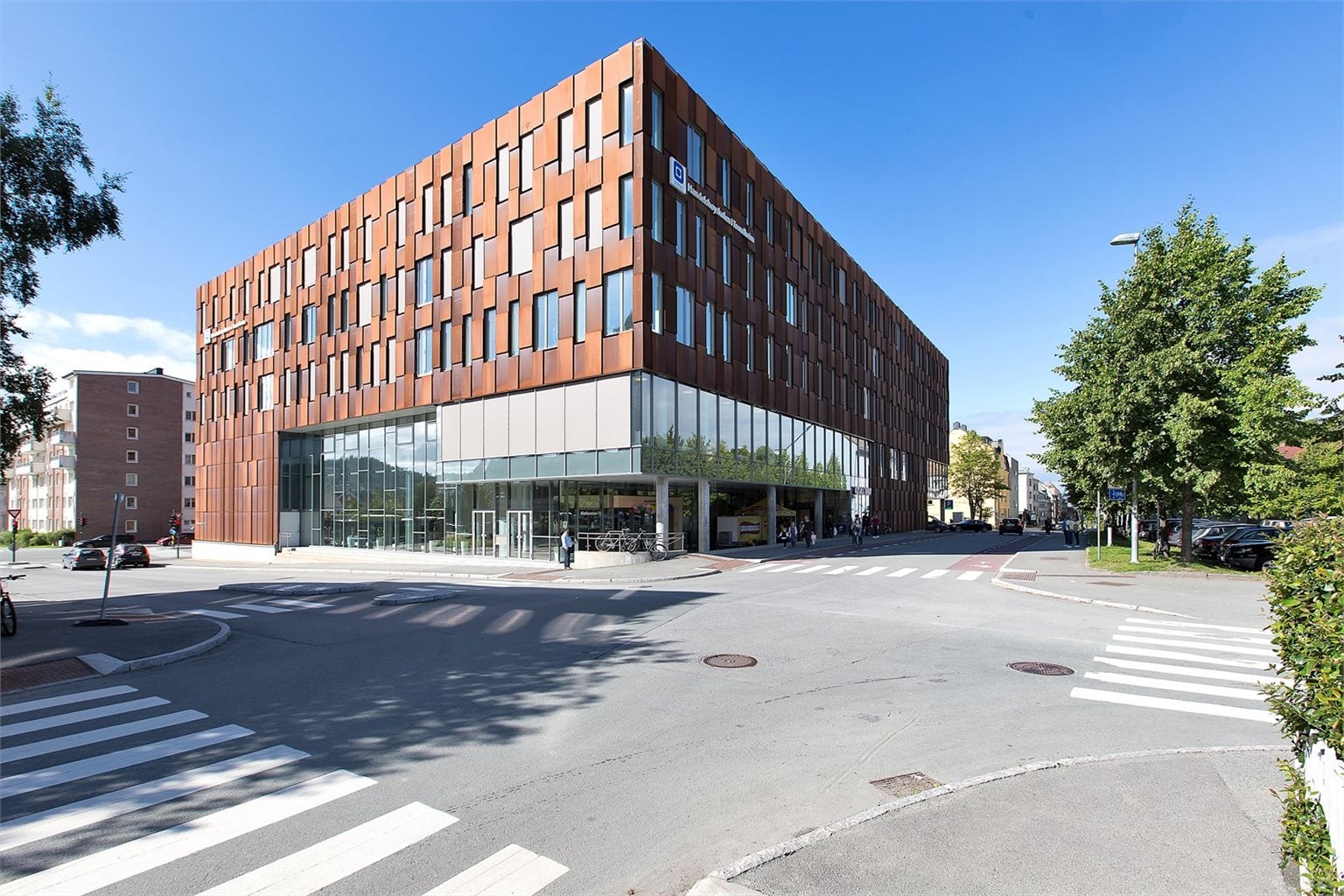 NTNU Handelshøyskolen ligger ca. 20 minutter gange fra leiligheten.