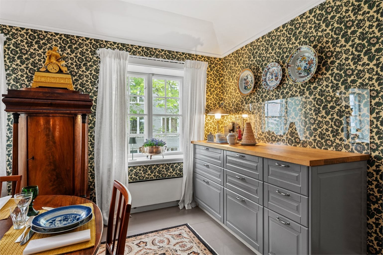 Kjøkkenet måler hele 24 m². 