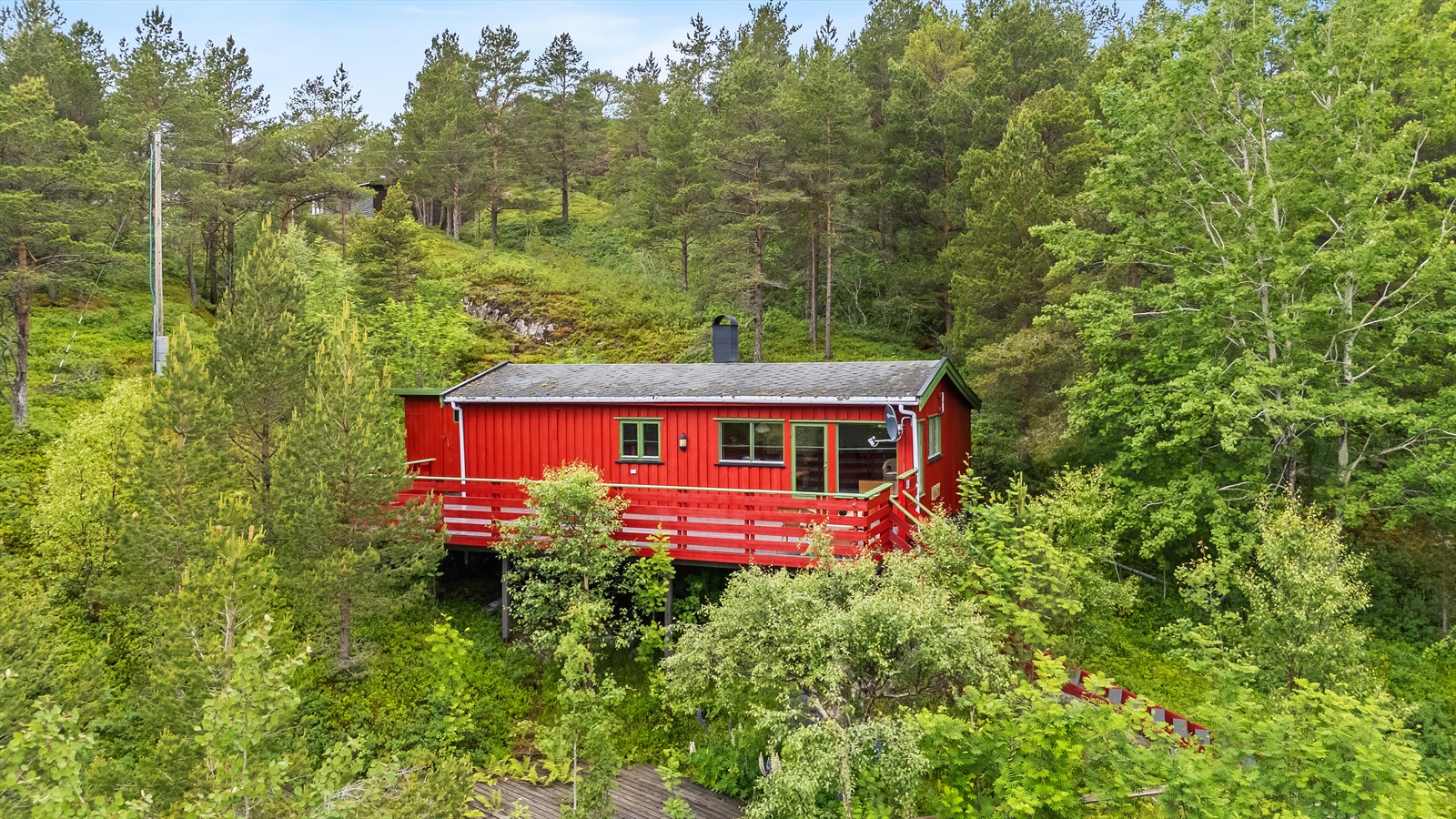 Idyllisk hytte med båtplass | Flott sjøutsikt | 3 soverom