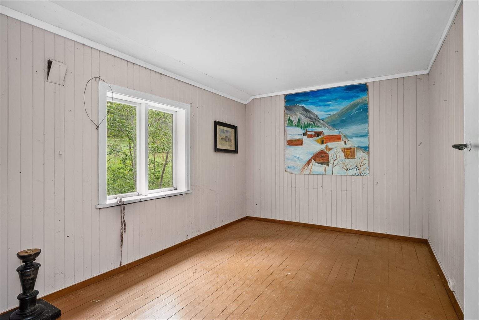 Hele seks soverom betyr mange valgmuligheter, og ved behovene kan rommene benyttes som kontor eller ekstra stue.