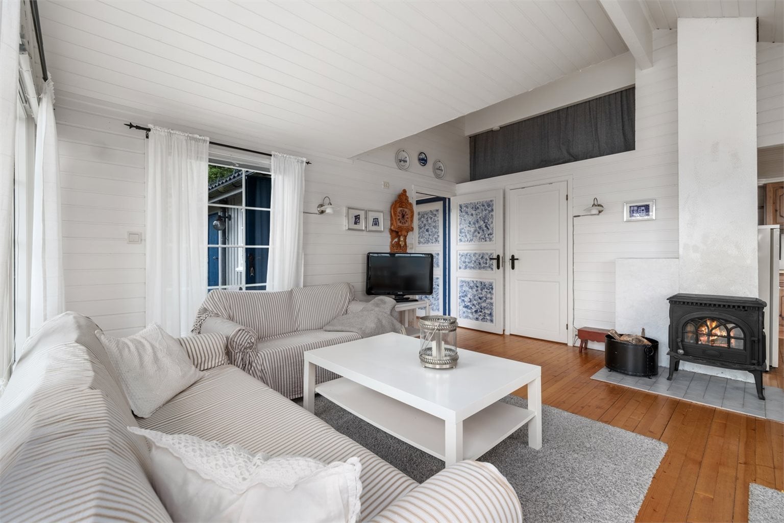 Videre har vi to gode soverom 9m² og 6,5m².