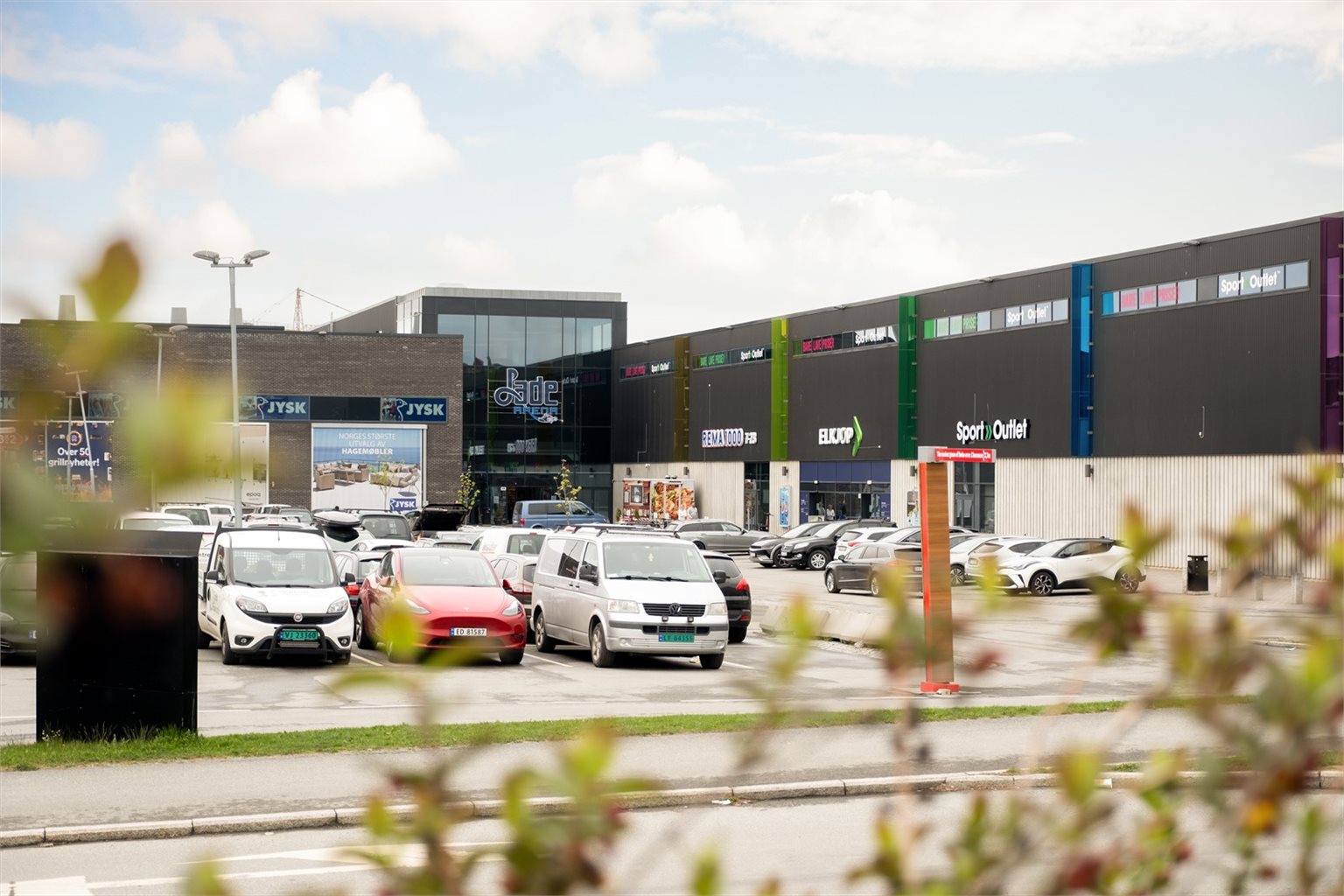 "Nabo" med Lade Arena som har alt man skulle trenge av butikker og servicefasiliterer.