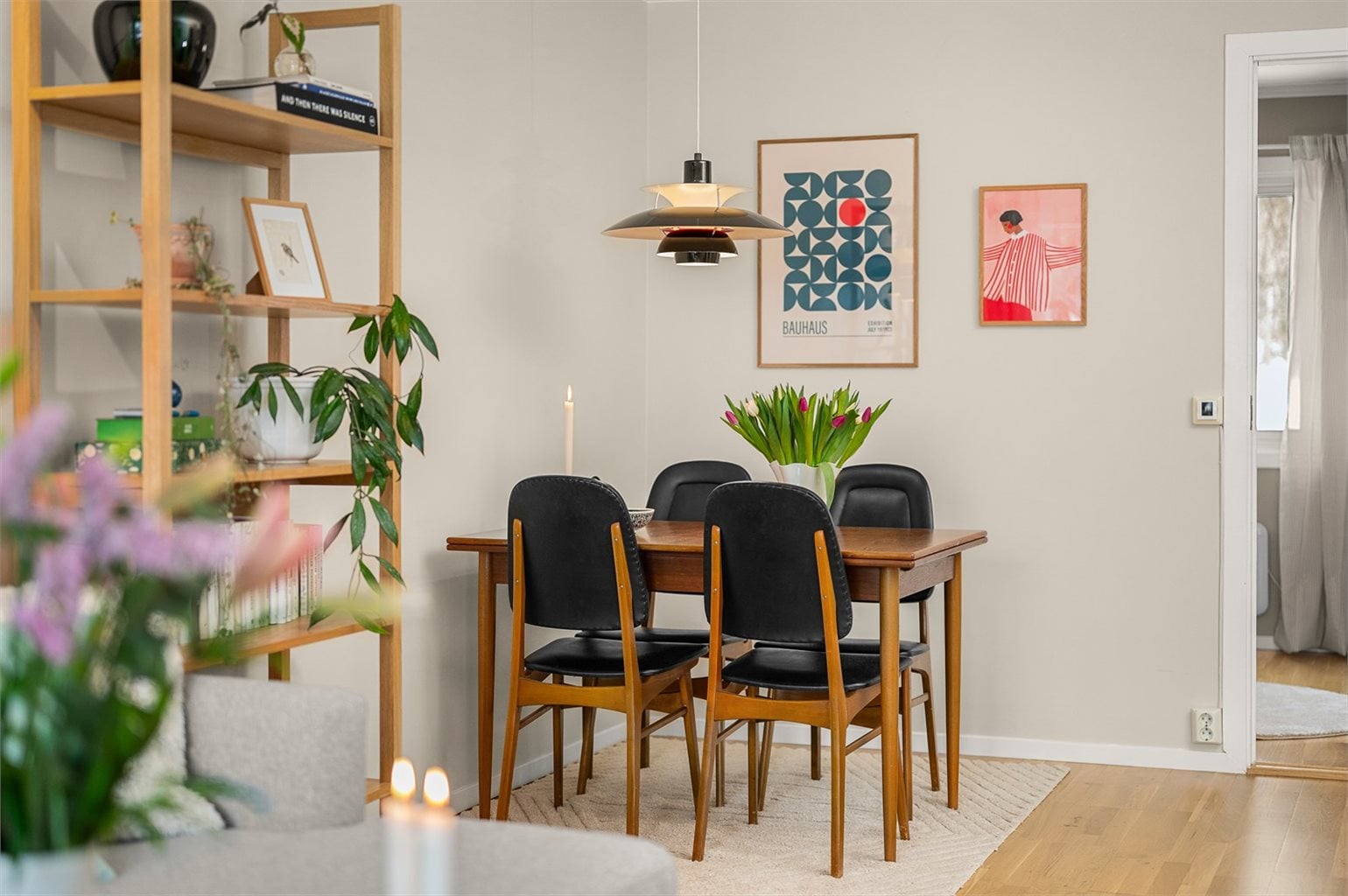 Det er også varme i gulv på stue, entré/gang og baderom