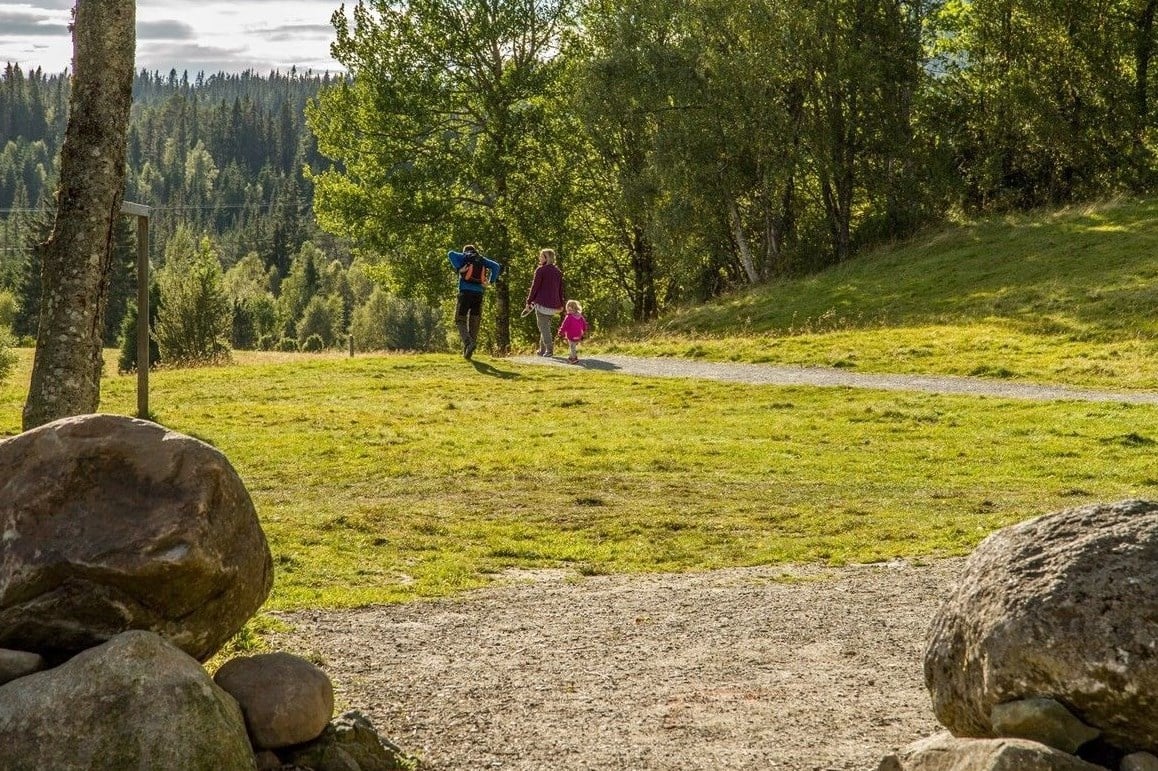Her vil man bo sentralt med det meste man trenger i det daglige i kort avstand fra leiligheten, samt nydelig Bymarka som kommer godt med i en travel hverdag samt gode familieturer i helgene