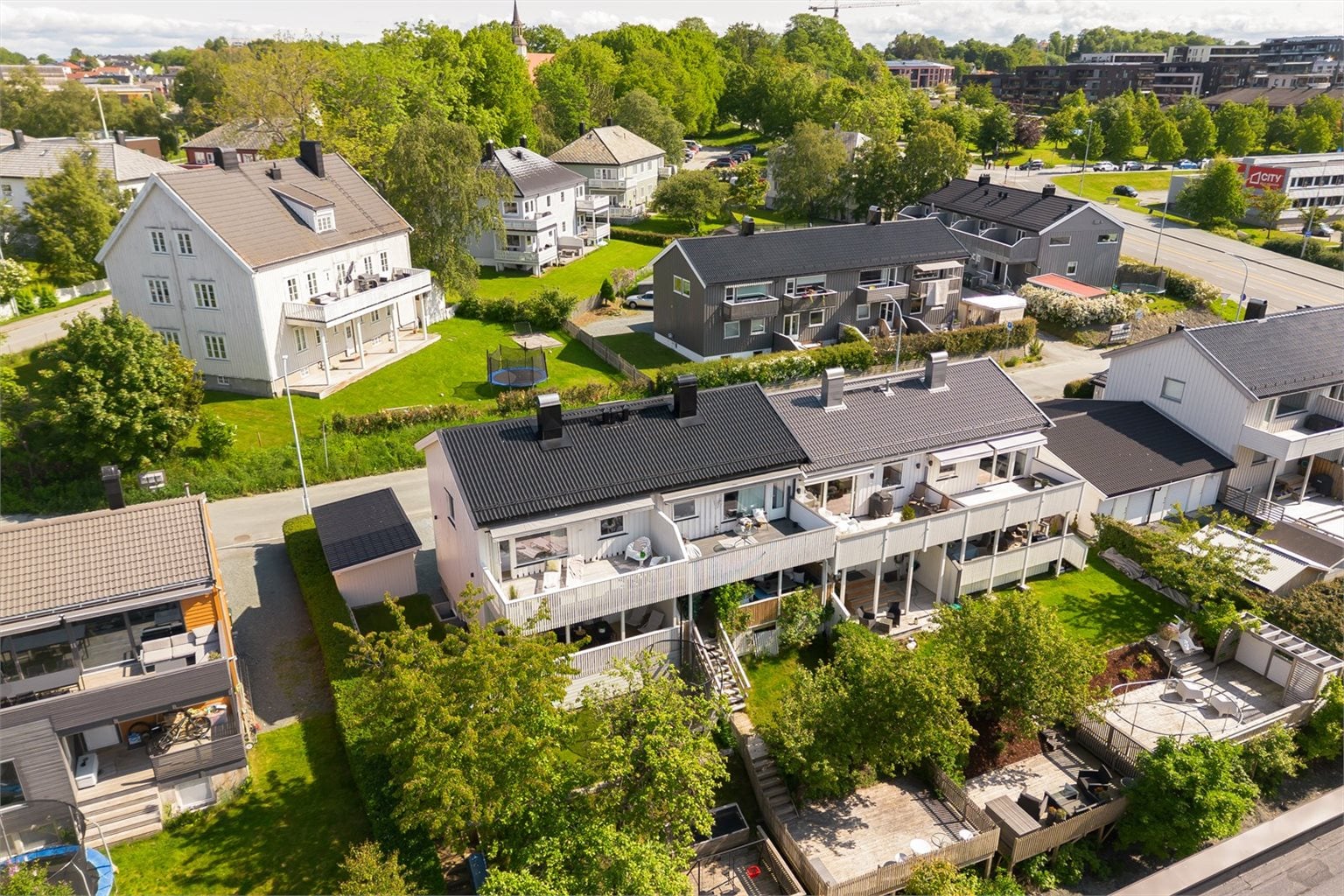 Dette er boligen for deg som ønsker å bo sentralt med nærhet til alt du trenger i hverdagen, samtidig som du er tilbaketrukket fra bykjernen
