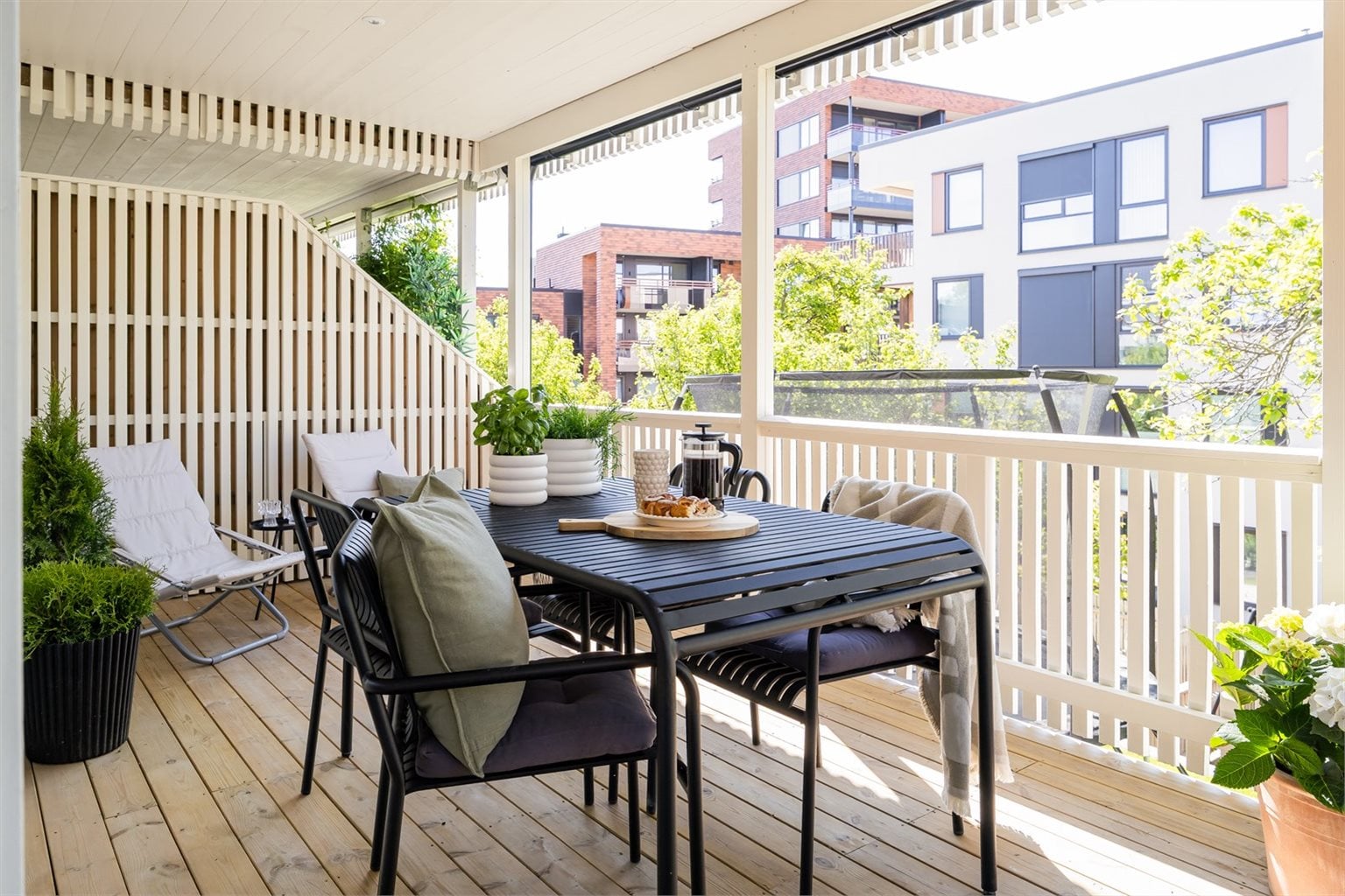 Terrassen i 1. etasje er målt til hele 15,5m².