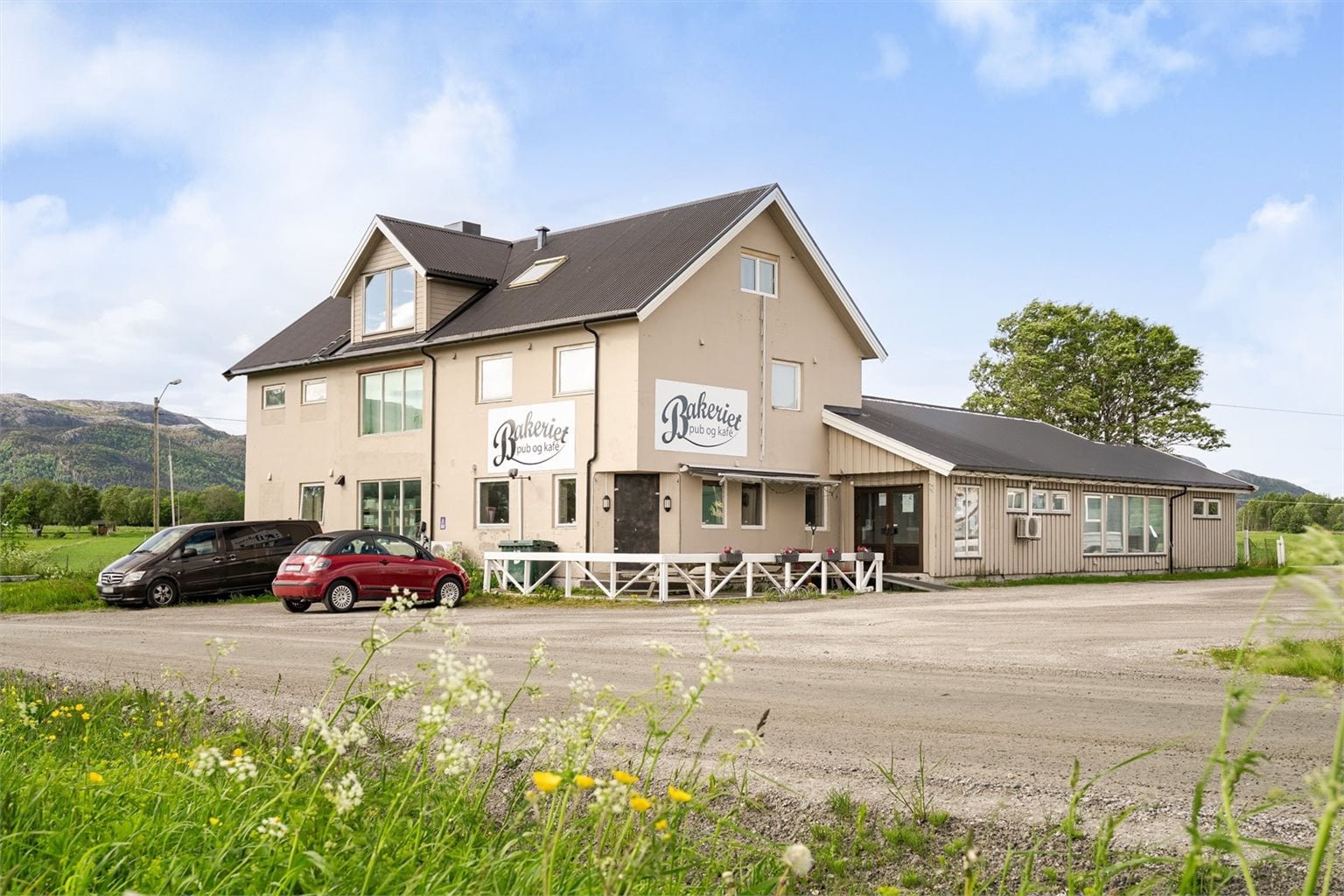 Bakeriet Pub i Mølnbukt/Vassbygda arrangerer innimellom konserter, Quiz og koselige pubkvelder. 1.mai 2026 var det konsert med Charlotte Audestad her.