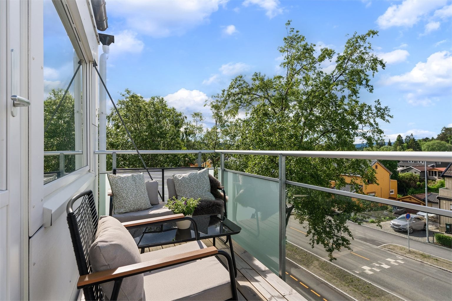 Her får du sørvendt balkong på 6 m² med gode sol- og utsiktsforhold.