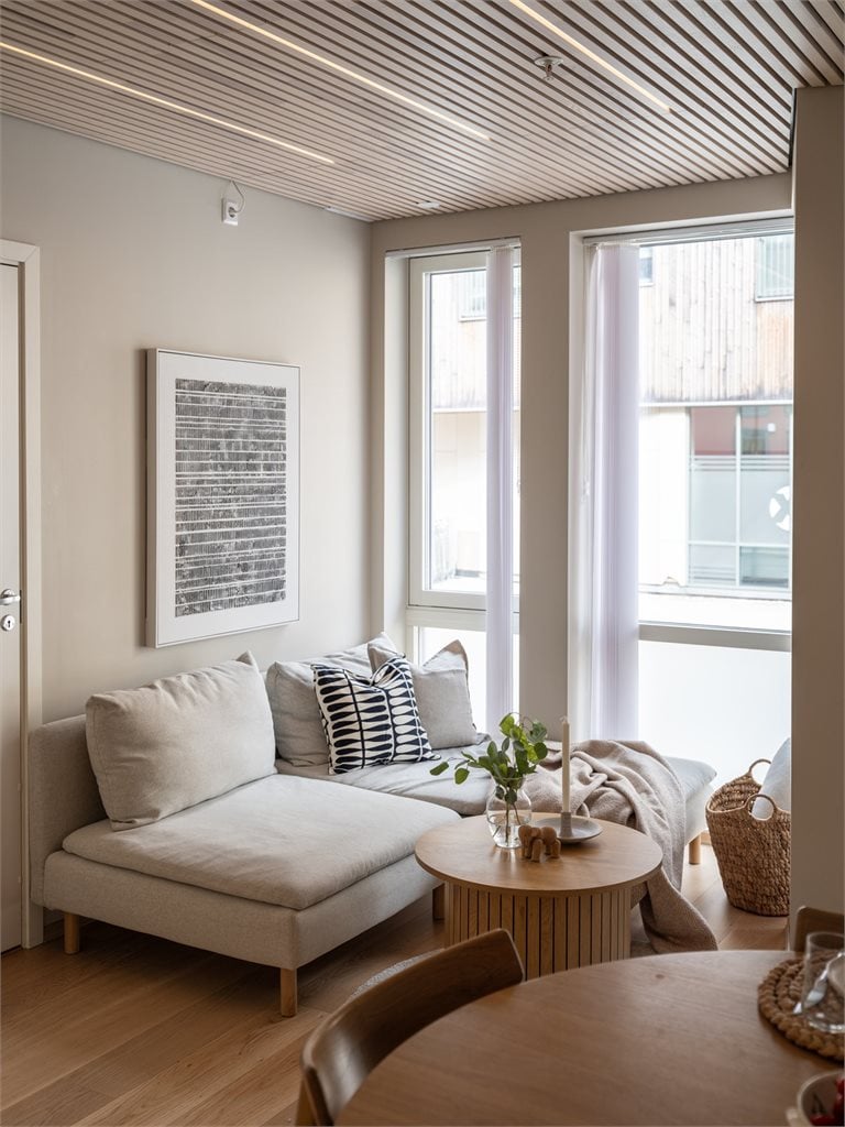 Her får du moderne fasiliteter som fjernvarme og balansert ventilasjon som sørger for et behagelig inneklima.
