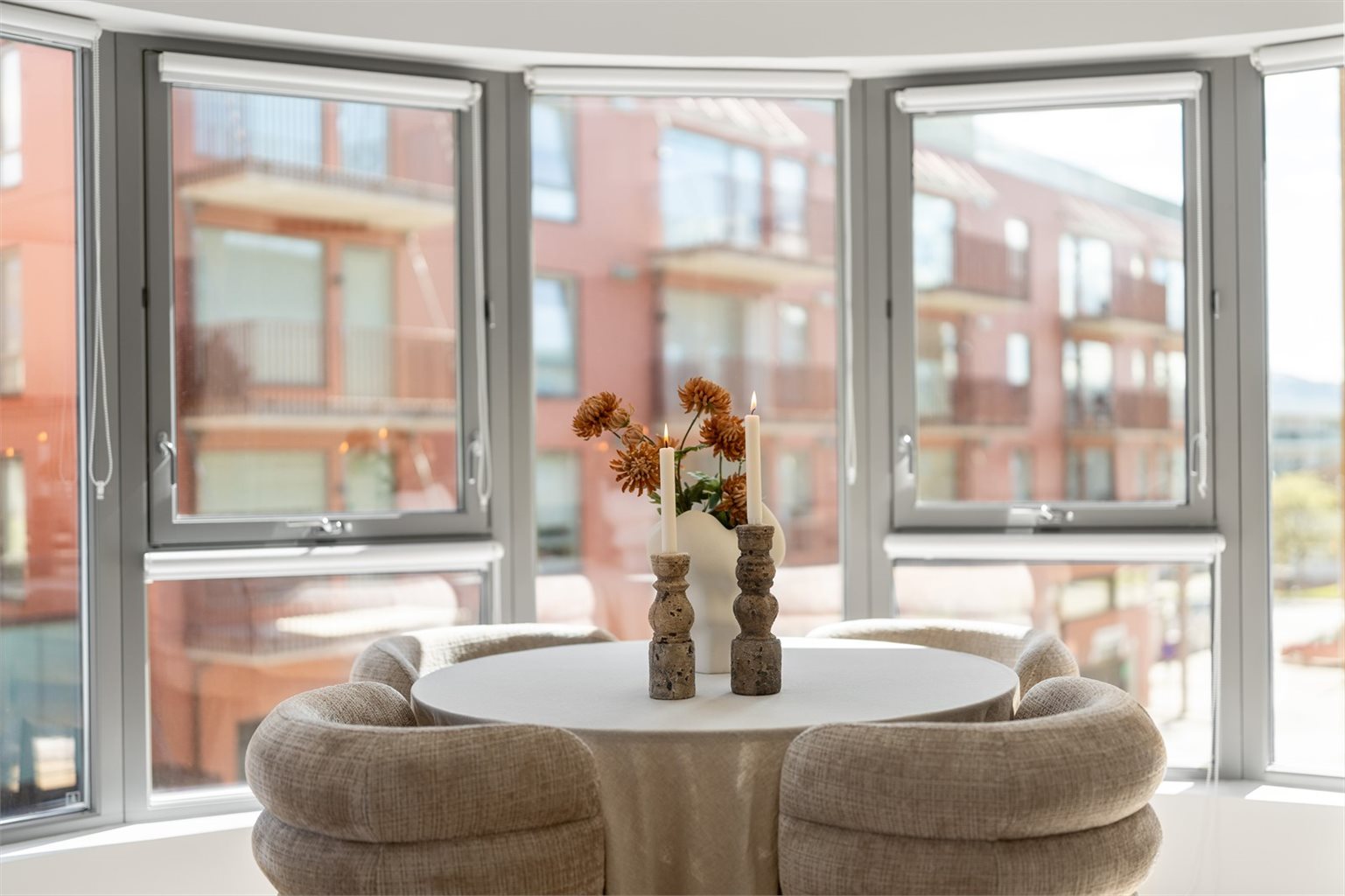 Med byggeår 2020 nyter du moderne kvaliteter som balansert ventilasjon og fjernvarme.