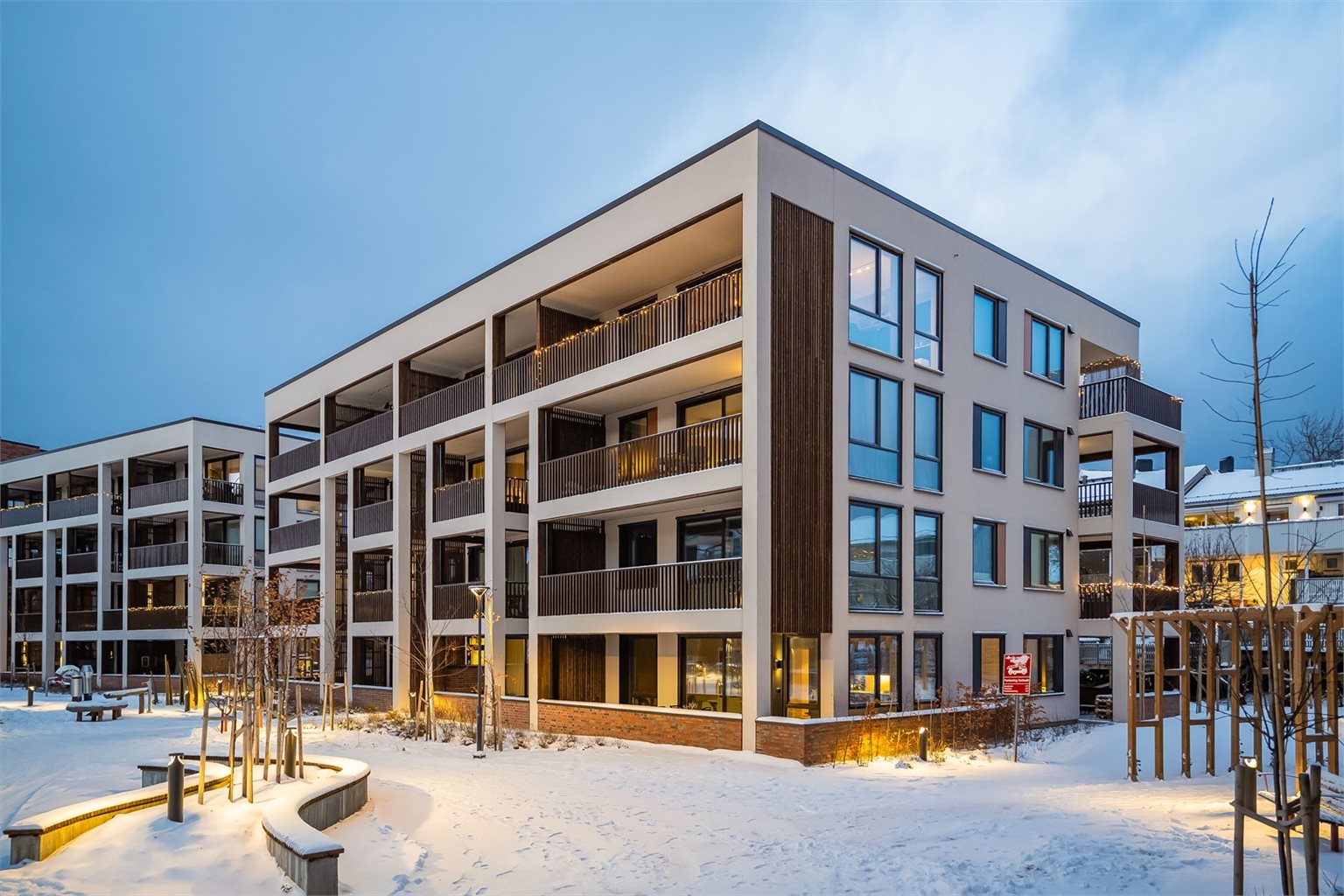 På Øvre Nyhavna bor du sentralt og med gang-sykkelavstand til alt av servicefunksjoner, studiesteder og sentrale arbeidsplasser.