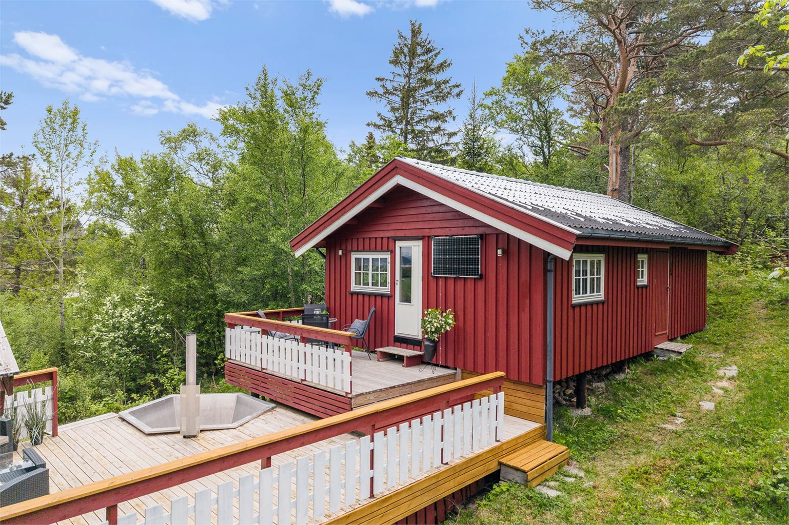 Koselig hytte med skjermet beliggenhet like utenfor Rissa sentrum.